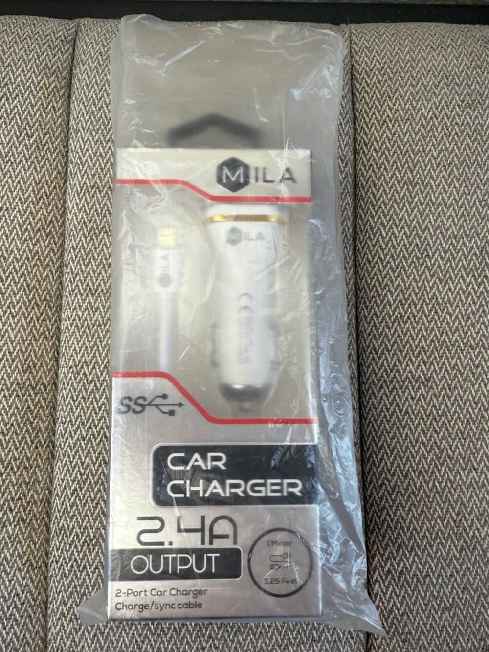 Car Charger Dual-Port With 2.4A Output With Lightning Cable in White - Picture 10 of 11
